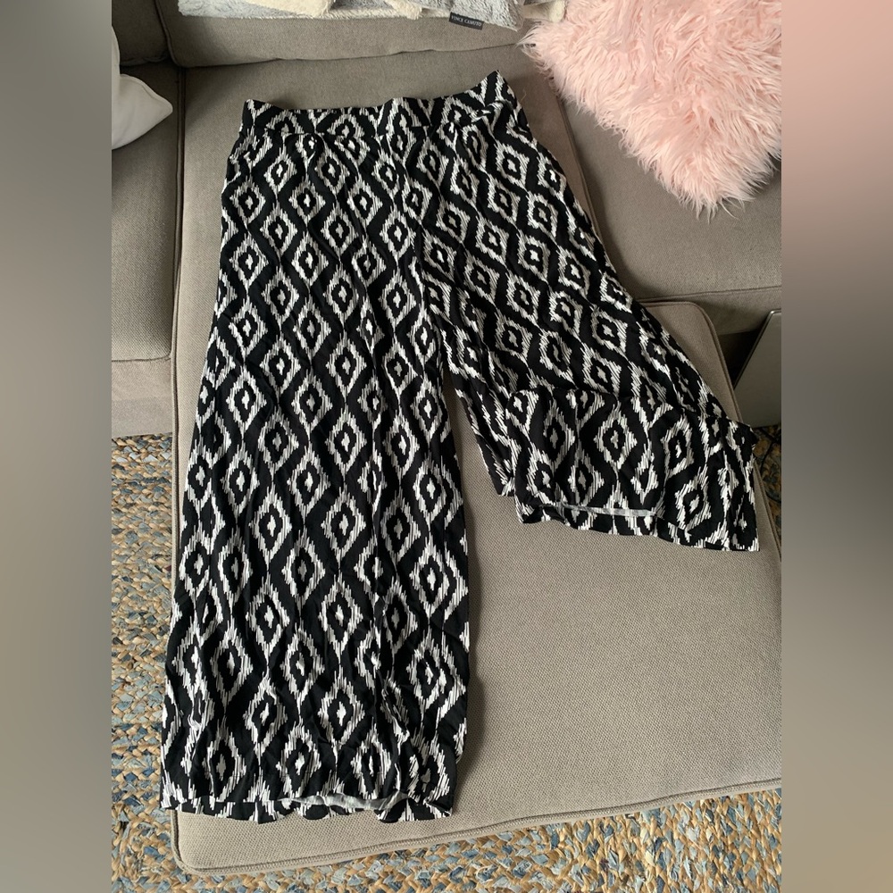 NWOT TORRID Black & White wide leg pants